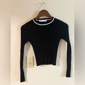 Women’s Top Zara black ribbed long sleeve sweater with white contrasting Size S